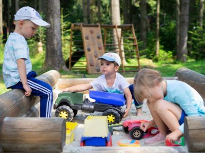 10 Outdoor-Partyspiele für Kindergeburtstage